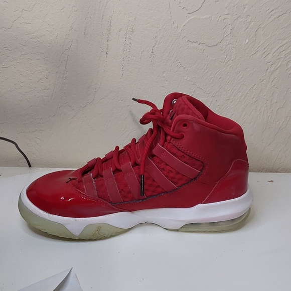 Jordan Aura Size 4Y - Picture 9 of 12